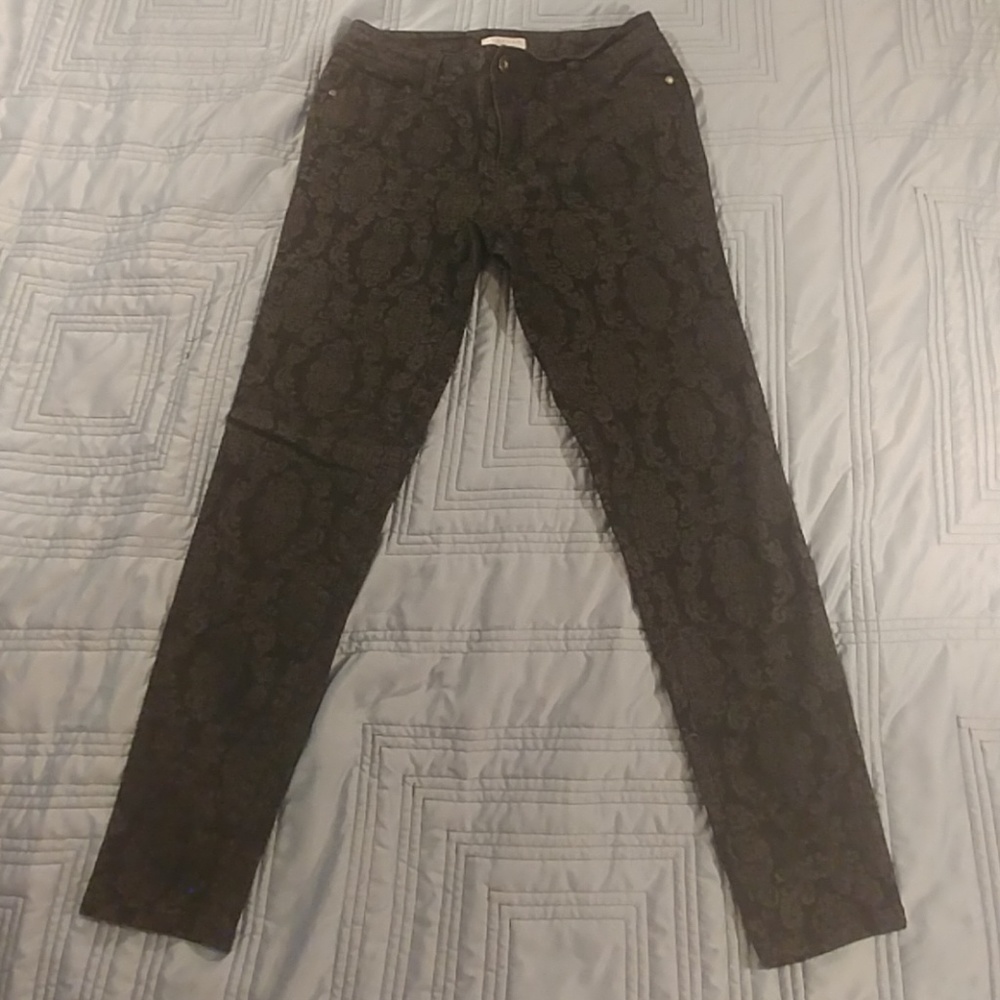 Beautiful black brocade damask jeans size 6